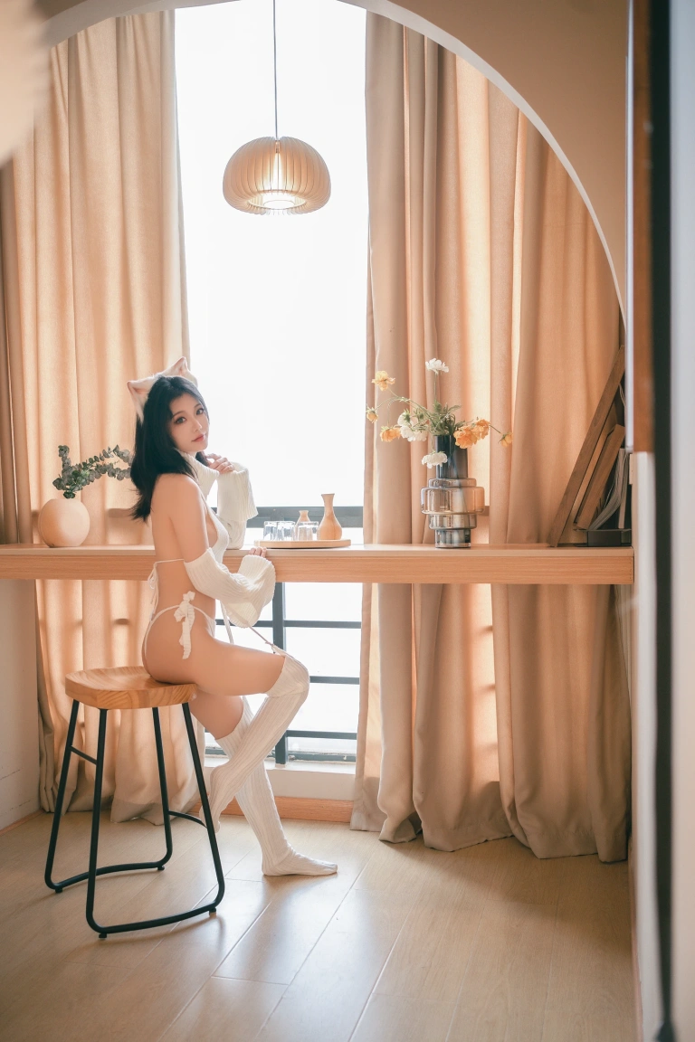 桃良阿宅《白毛衣》主题写真：65张全套美图