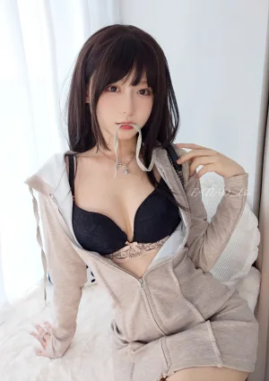 迷之呆梨《Fantia 2023年02月会员合集（8期）》主题写真：188张全套美图，含3个视频