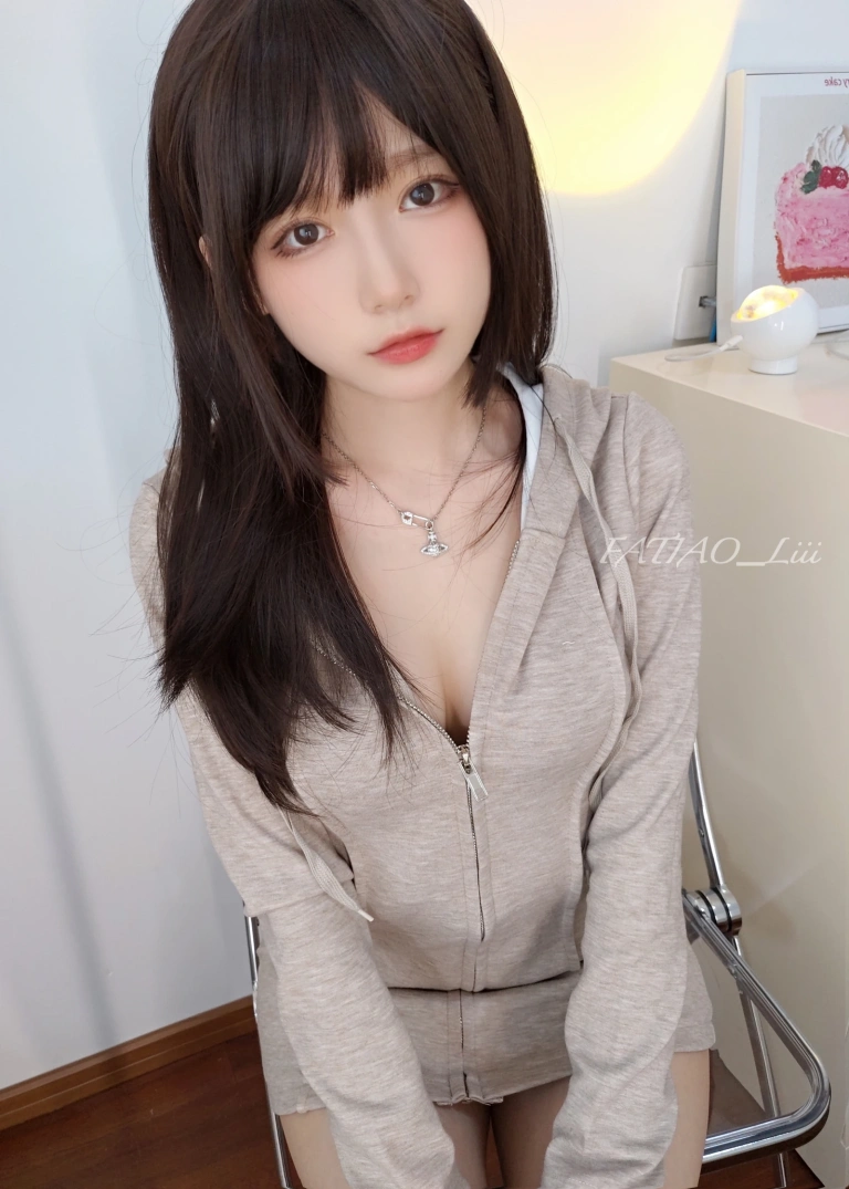 迷之呆梨《Fantia 2023年02月会员合集（8期）》主题写真：188张全套美图，含3个视频