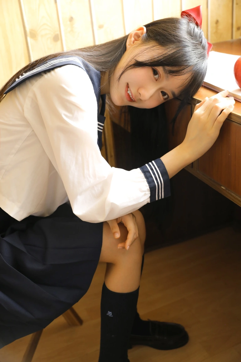 木棉棉《绵相随 JK水手服》主题写真：32张全套美图