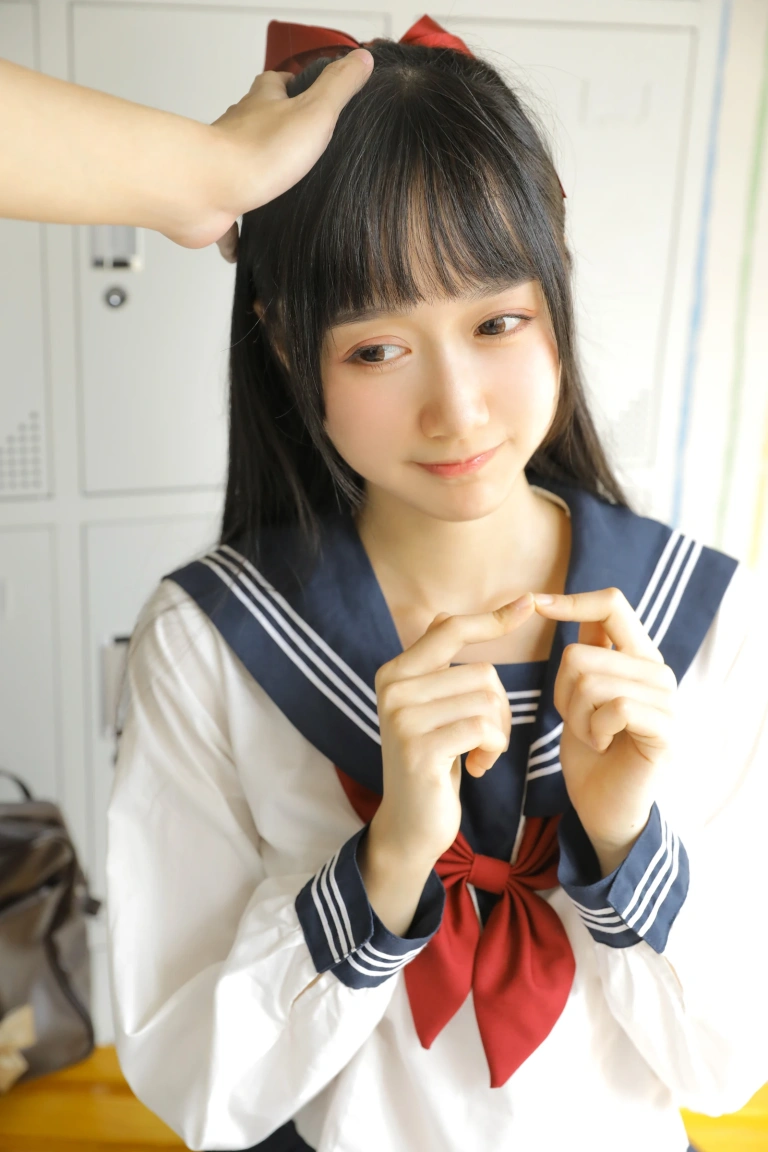 木棉棉《绵相随 JK水手服》主题写真：32张全套美图