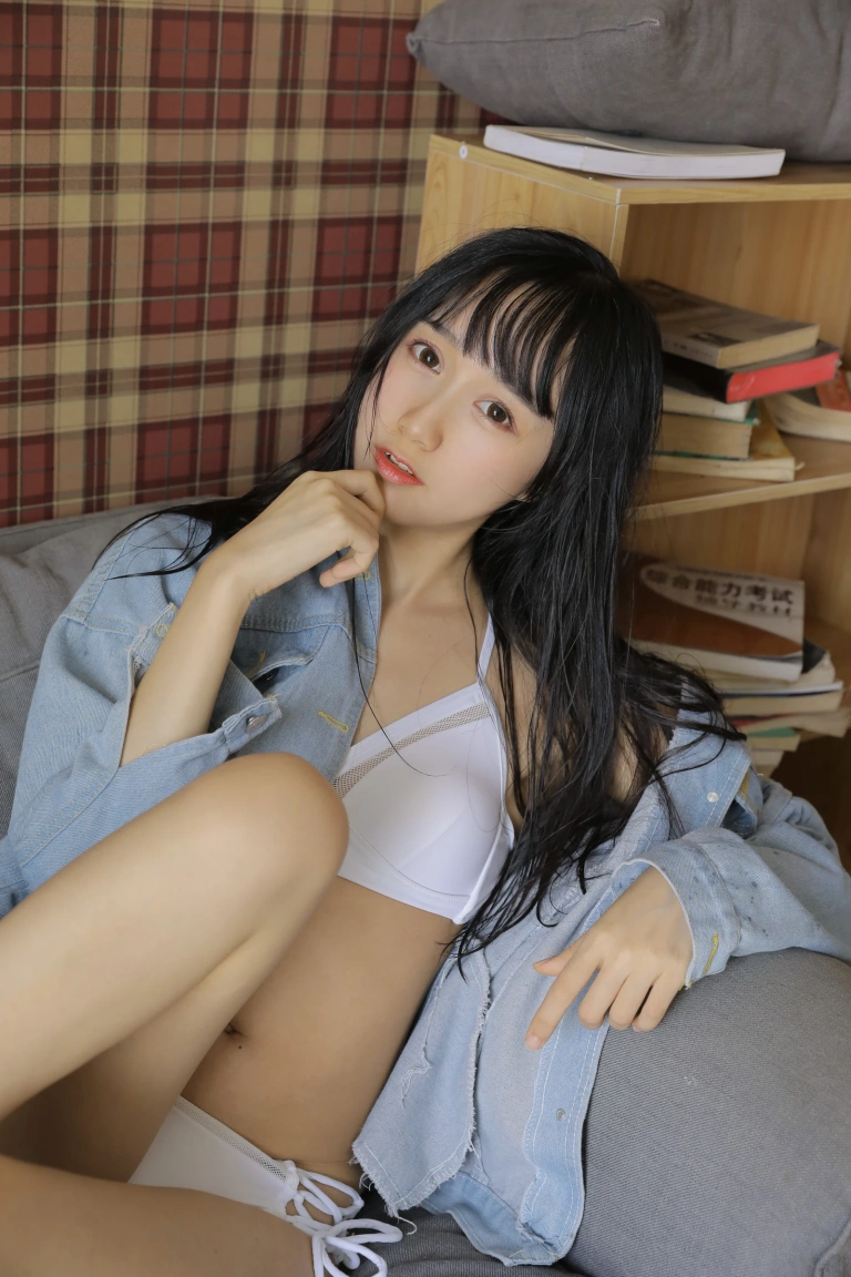 木棉棉《绵相随 性感小可爱》主题写真：22张全套美图