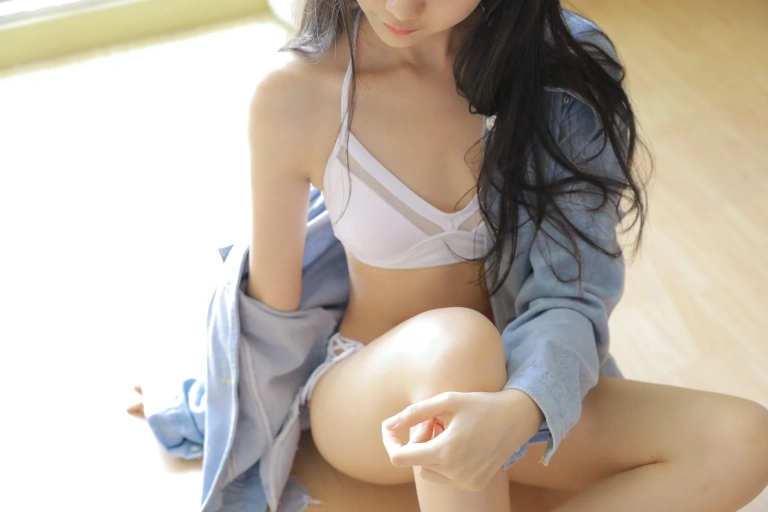 木棉棉《绵相随 性感小可爱》主题写真：22张全套美图