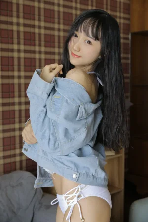 木棉棉《绵相随 性感小可爱》主题写真：22张全套美图