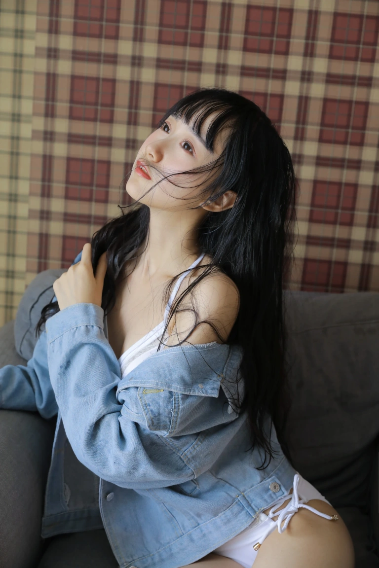 木棉棉《绵相随 性感小可爱》主题写真：22张全套美图