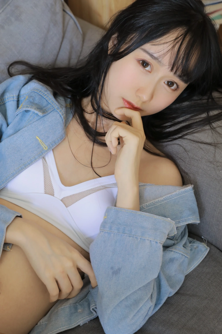 木棉棉《绵相随 性感小可爱》主题写真：22张全套美图
