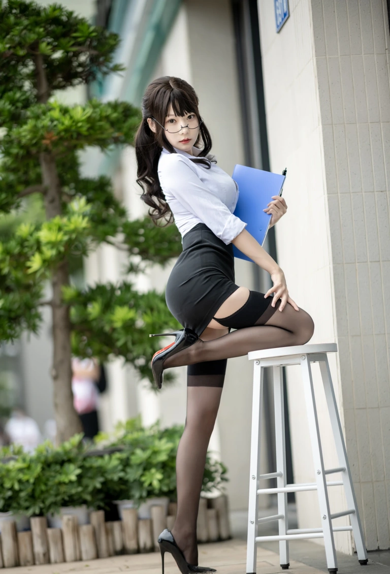 香草喵露露《丝袜西装诱惑》主题写真：25张全套美图