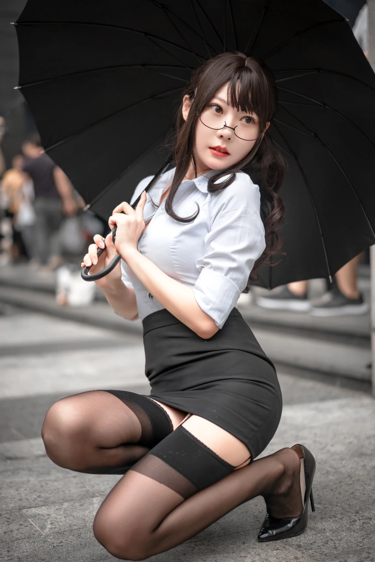 香草喵露露《丝袜西装诱惑》主题写真：25张全套美图