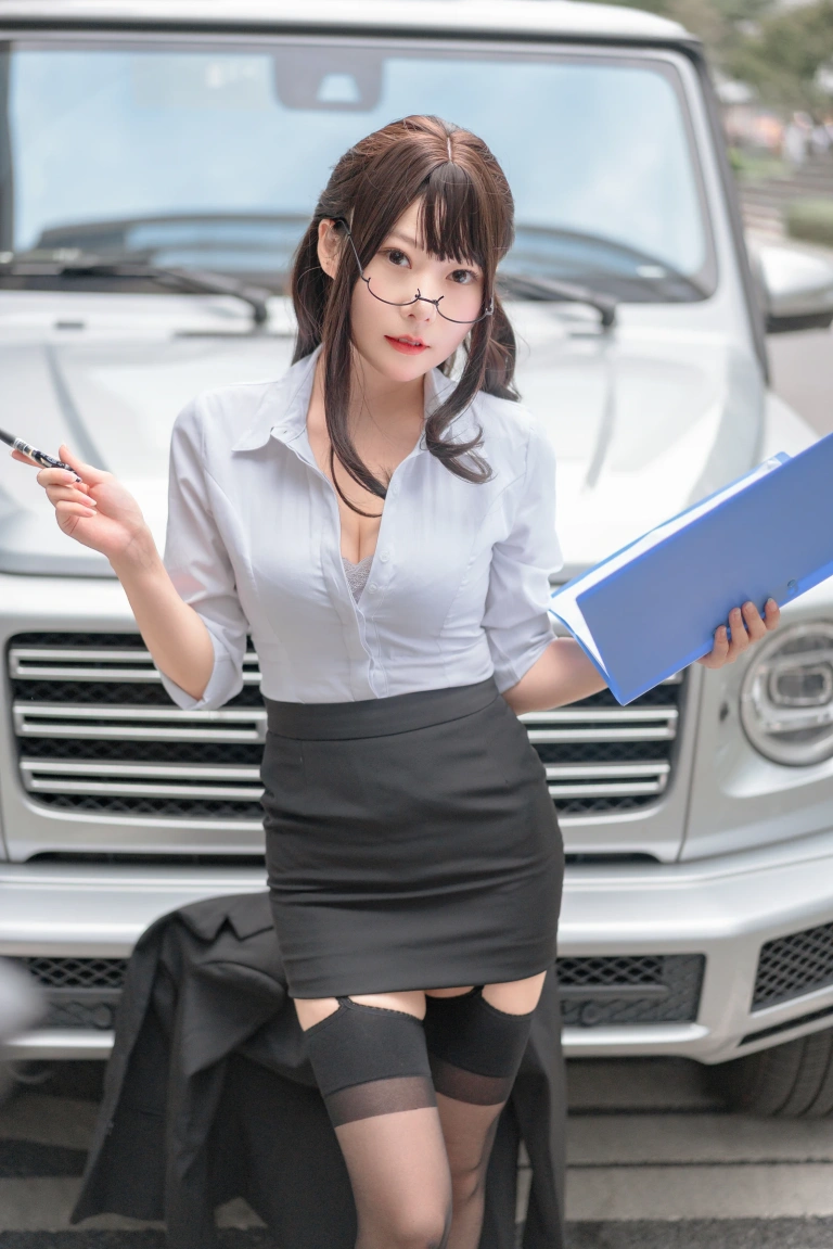 香草喵露露《丝袜西装诱惑》主题写真：25张全套美图