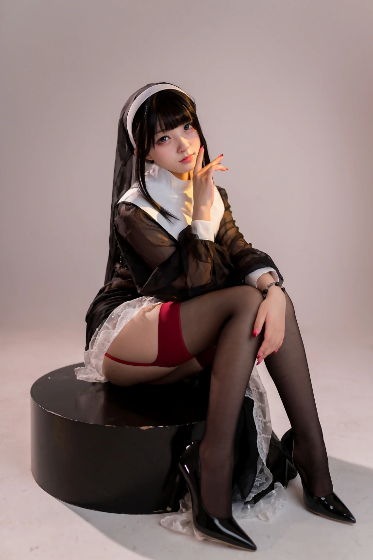 花铃《修女的忏悔室》主题写真：29张全套美图