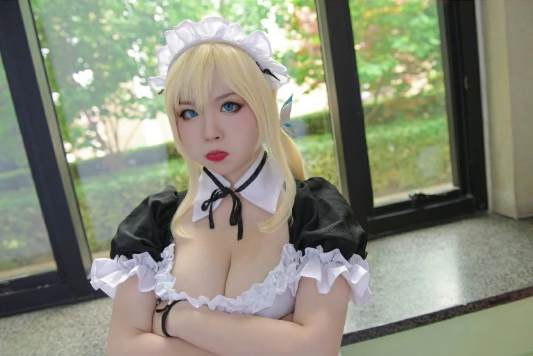 皮皮奶《柏崎星奈女仆》主题写真：35张全套美图