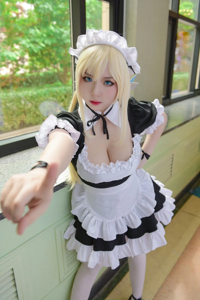 皮皮奶《柏崎星奈女仆》主题写真：35张全套美图