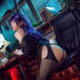 是三不是世《喜多川海梦紫发兔女郎》主题写真：59张全套美图