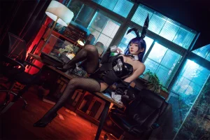是三不是世《喜多川海梦紫发兔女郎》主题写真：59张全套美图