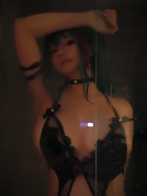 前羽《碧蓝航线 环浴室》主题写真：65张全套美图，含1个视频