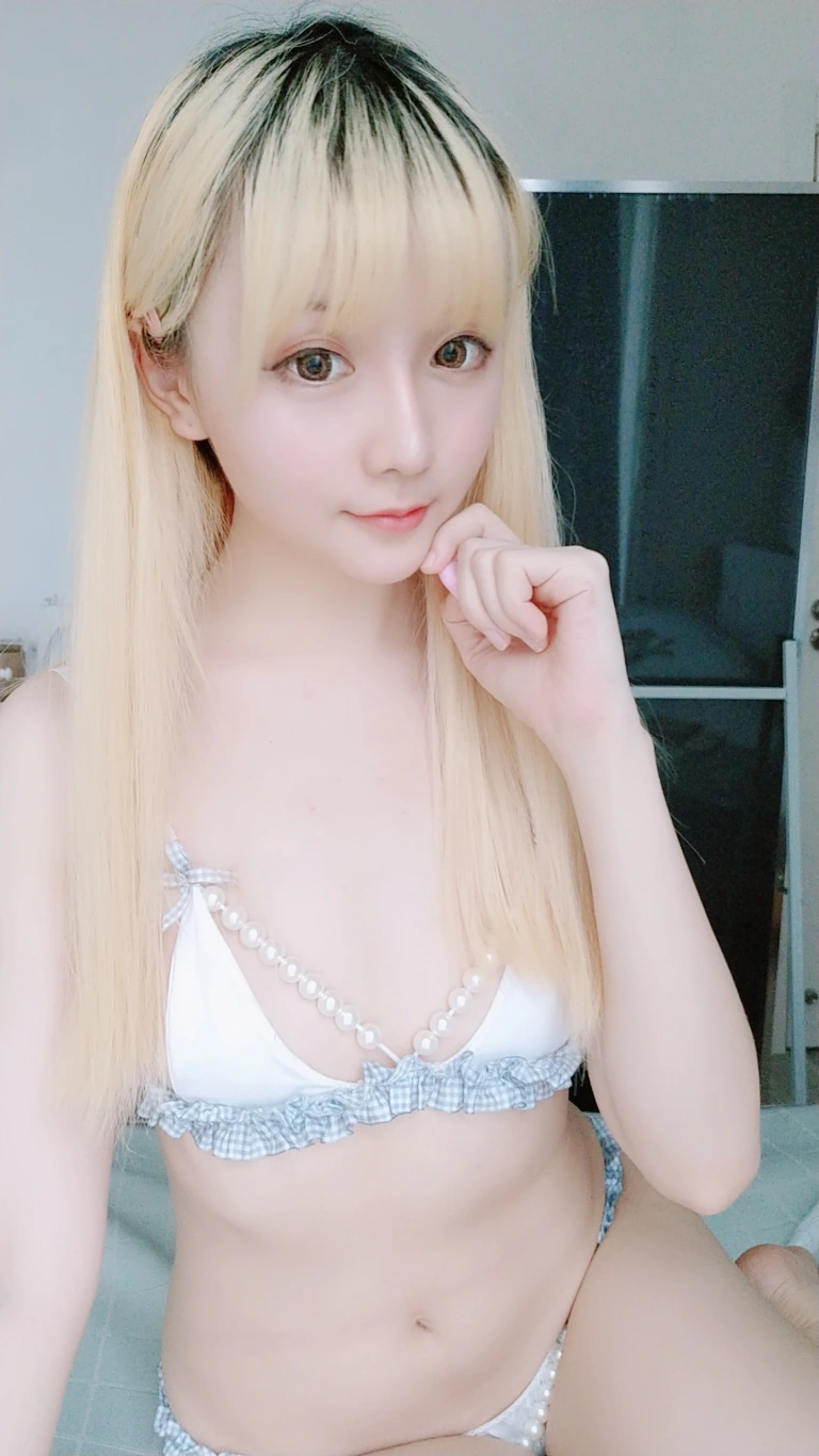 星之迟迟《定制 6-27 灰丝》主题写真：60张全套美图，含2个视频