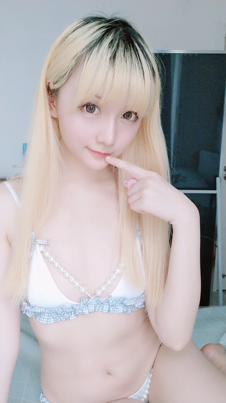 星之迟迟《定制 6-27 灰丝》主题写真：60张全套美图，含2个视频