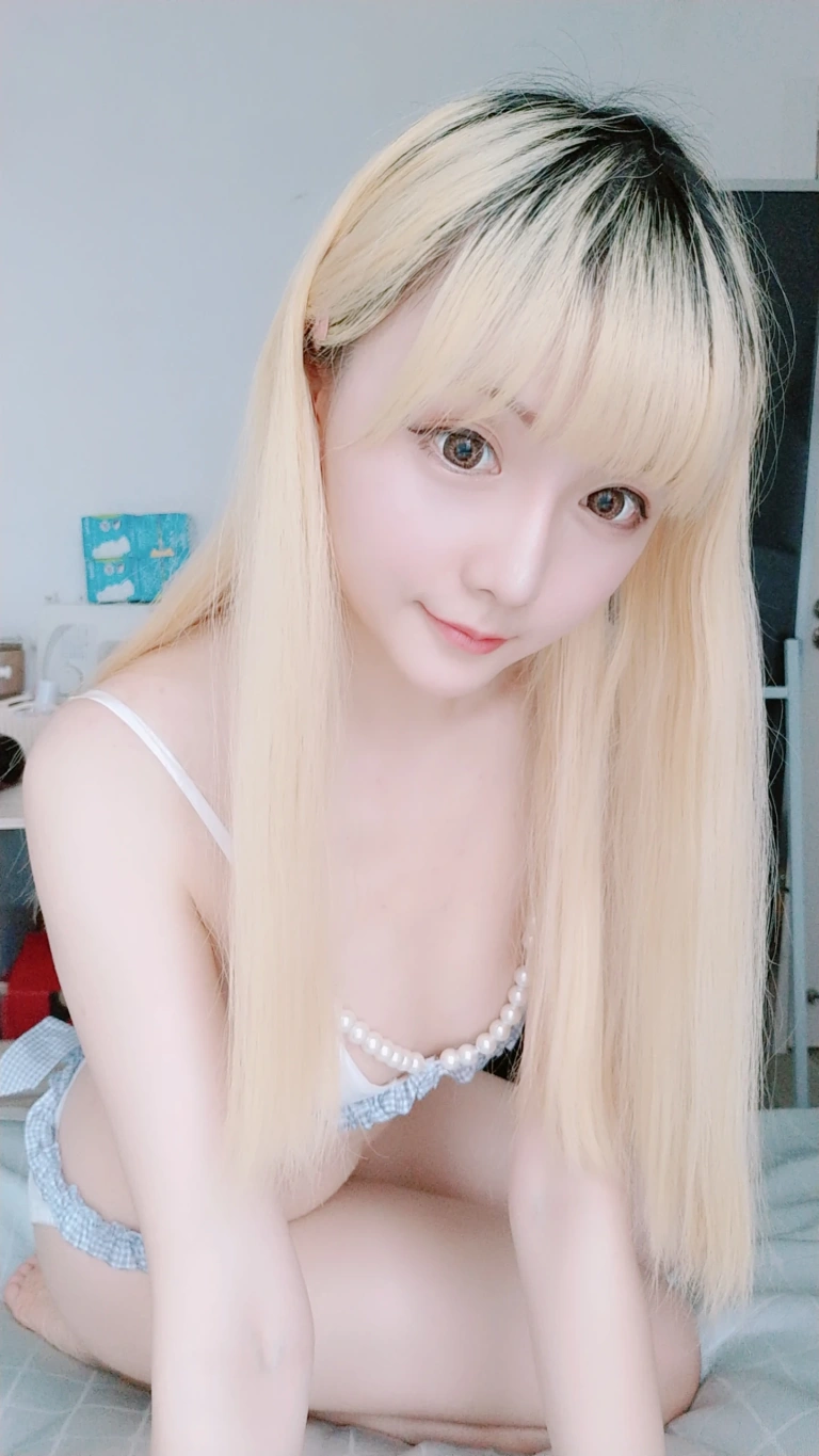 星之迟迟《定制 6-27 灰丝》主题写真：60张全套美图，含2个视频