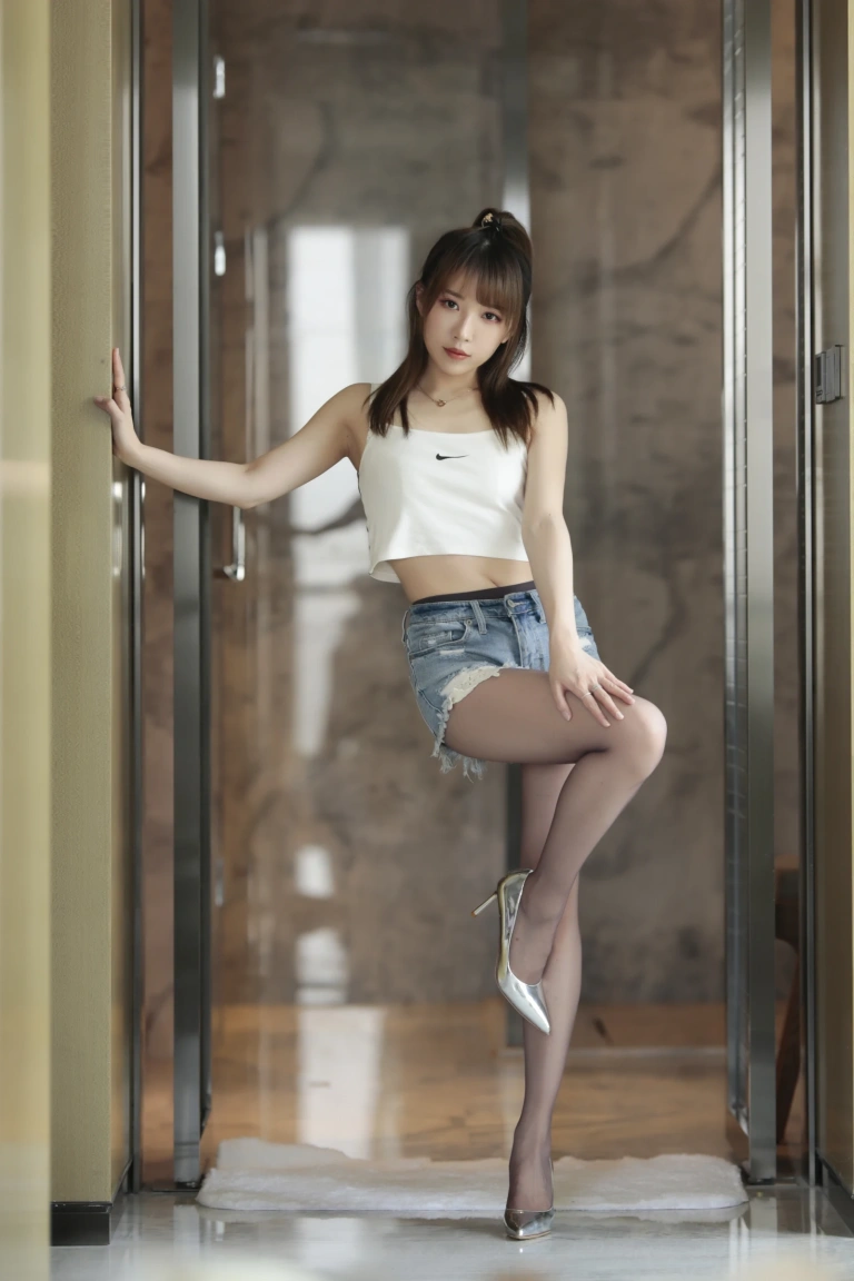 小女巫露娜《牛仔小裤裤》主题写真：84张全套美图