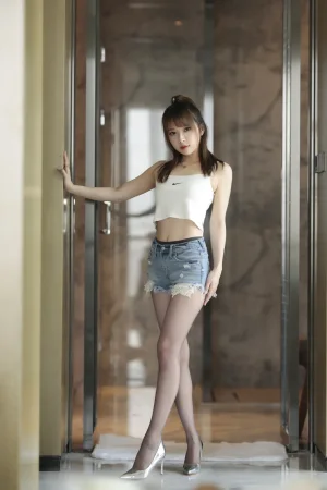 小女巫露娜《牛仔小裤裤》主题写真：84张全套美图