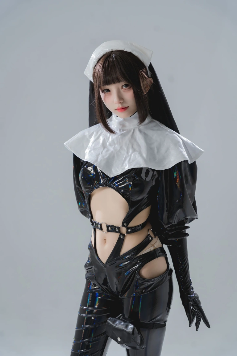 花铃《漆皮修女》主题写真：38张全套美图