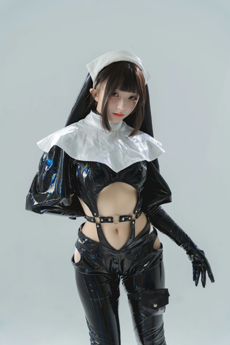 花铃《漆皮修女》主题写真：38张全套美图
