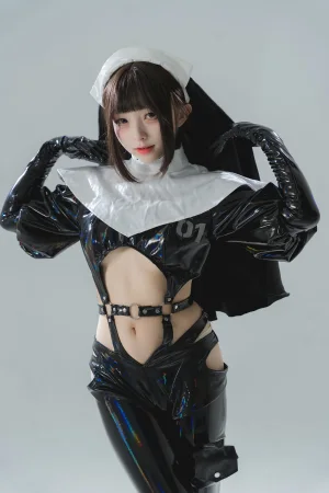 花铃《漆皮修女》主题写真：38张全套美图