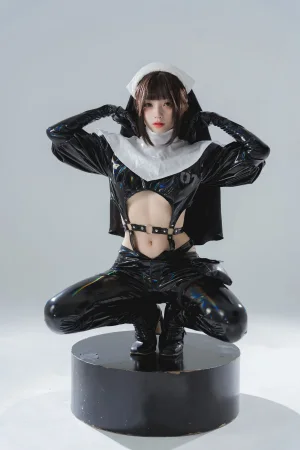 花铃《漆皮修女》主题写真：38张全套美图