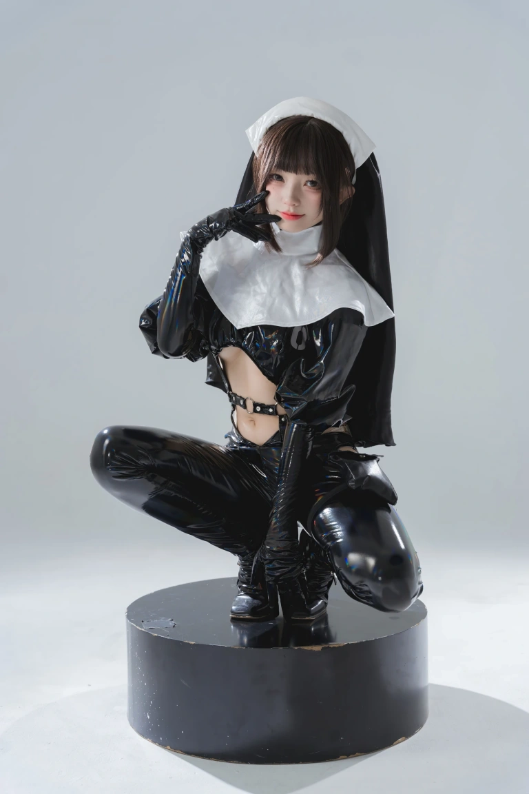 花铃《漆皮修女》主题写真：38张全套美图