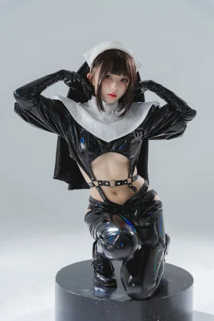 花铃《漆皮修女》主题写真：38张全套美图