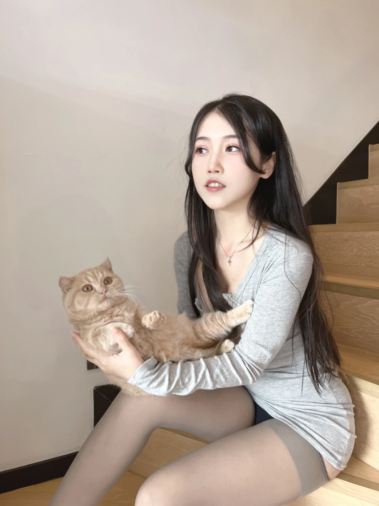 不呆猫《居家猫猫女友》主题写真：59张全套美图，含1个视频