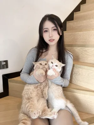不呆猫《居家猫猫女友》主题写真：59张全套美图，含1个视频