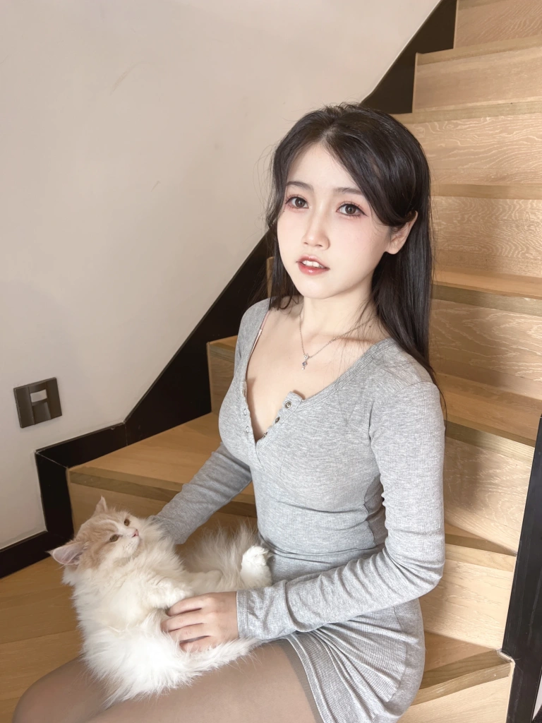 不呆猫《居家猫猫女友》主题写真：59张全套美图，含1个视频