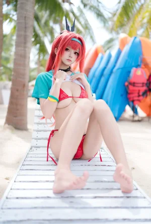 九柒喵《Nikke 拉毗泳装》主题写真：11张全套美图