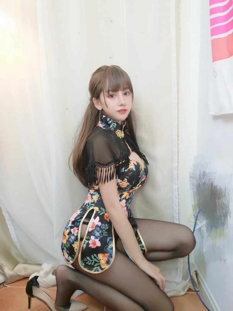 过期米线线喵《披肩》主题写真：17张全套美图