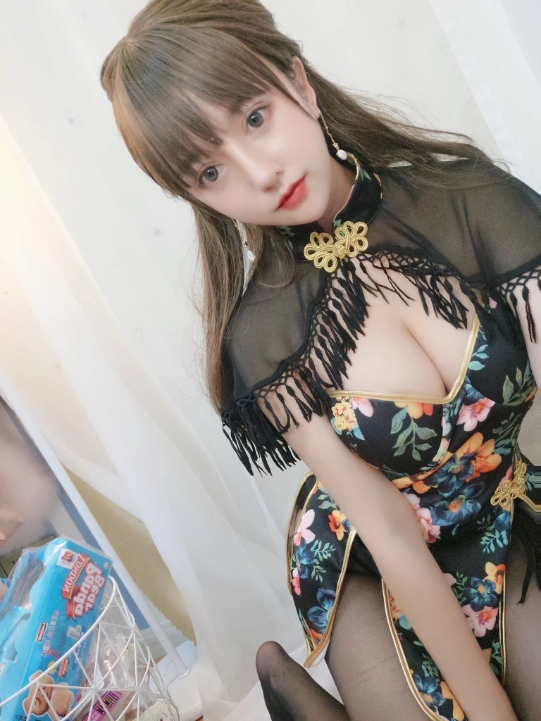 过期米线线喵《披肩》主题写真：17张全套美图