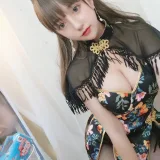 过期米线线喵《披肩》主题写真：17张全套美图