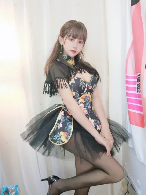 过期米线线喵《披肩》主题写真：17张全套美图
