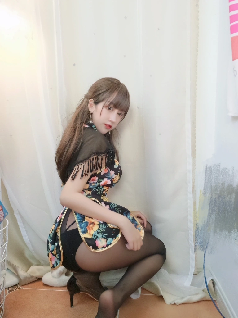 过期米线线喵《披肩》主题写真：17张全套美图