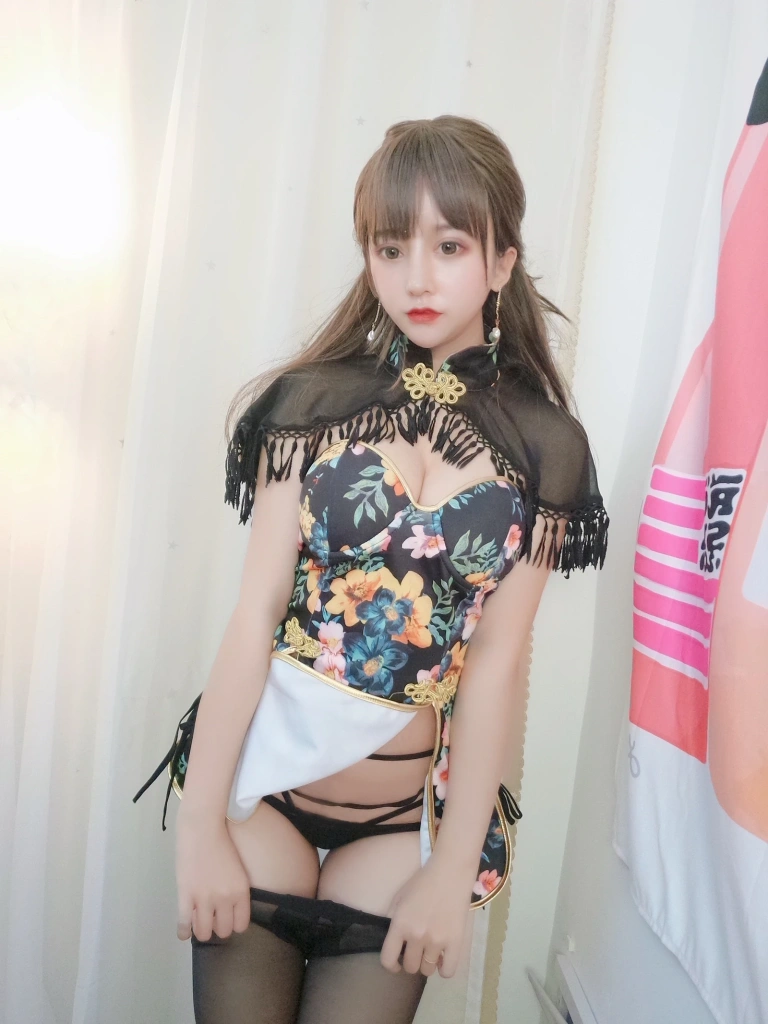 过期米线线喵《披肩》主题写真：17张全套美图