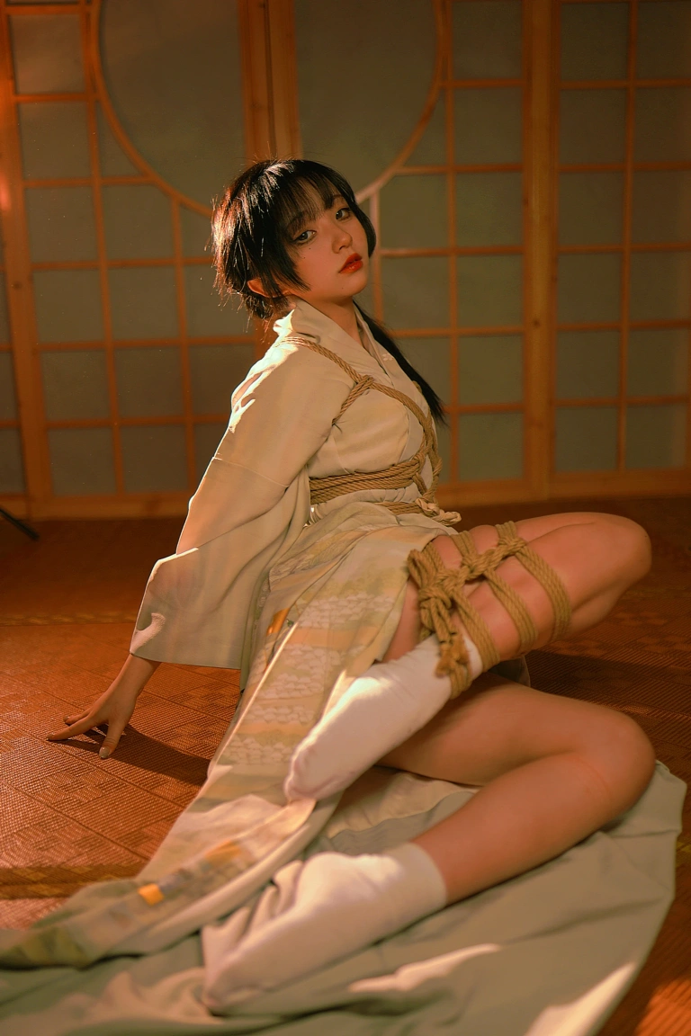 花铃《和服绳衣》主题写真：22张全套美图