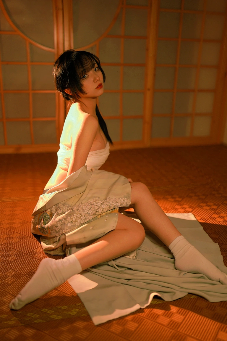 花铃《和服绳衣》主题写真：22张全套美图