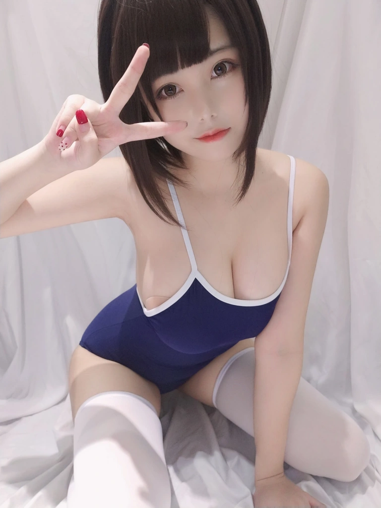 蜜汁猫裘《少女死库水》主题写真：30张全套美图，含4个视频