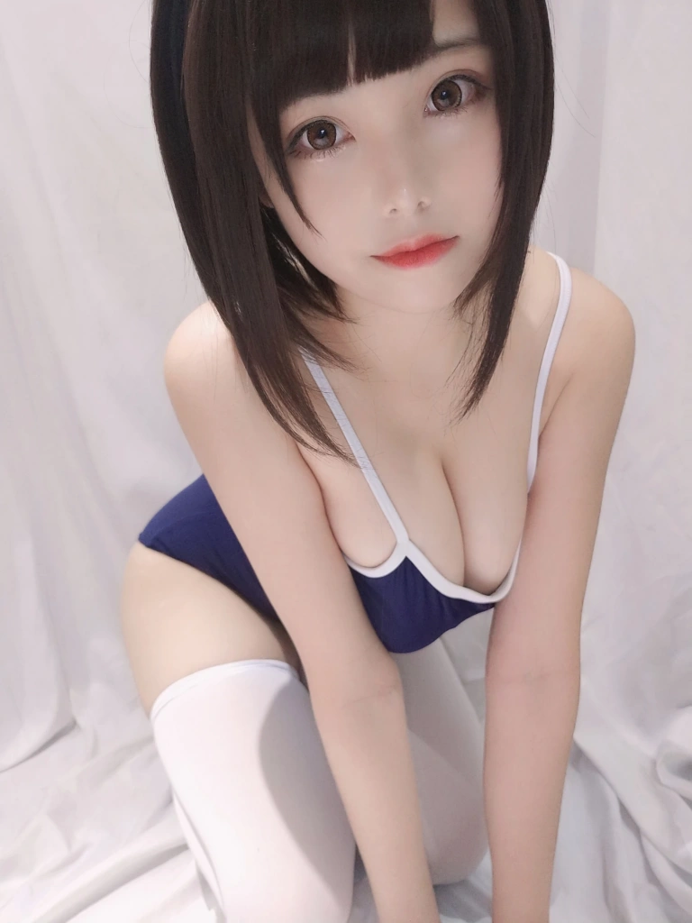 蜜汁猫裘《少女死库水》主题写真：30张全套美图，含4个视频