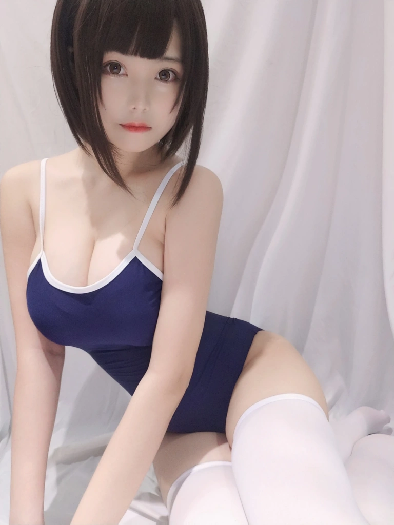 蜜汁猫裘《少女死库水》主题写真：30张全套美图，含4个视频