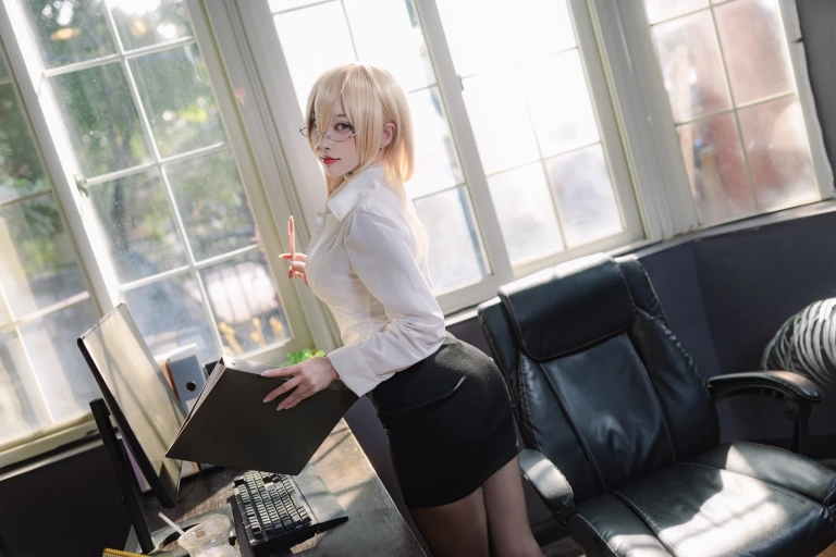 宮本桜《碧蓝航线 怨仇》主题写真：45张全套美图