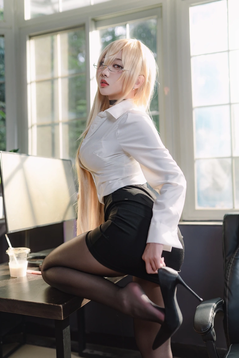宮本桜《碧蓝航线 怨仇》主题写真：45张全套美图