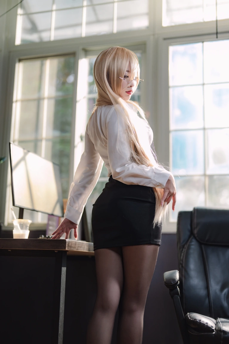 宮本桜《碧蓝航线 怨仇》主题写真：45张全套美图