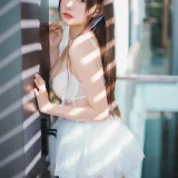 香草喵露露《杨枝甘露 白色纱裙》主题写真：48张全套美图，含1个视频