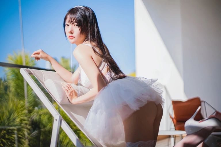 香草喵露露《杨枝甘露 白色纱裙》主题写真：48张全套美图，含1个视频